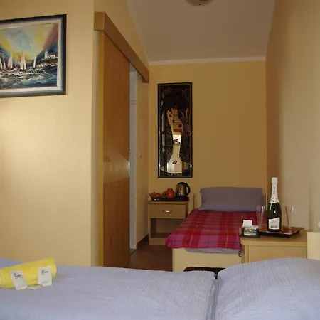 & Barbara 3* אומאג